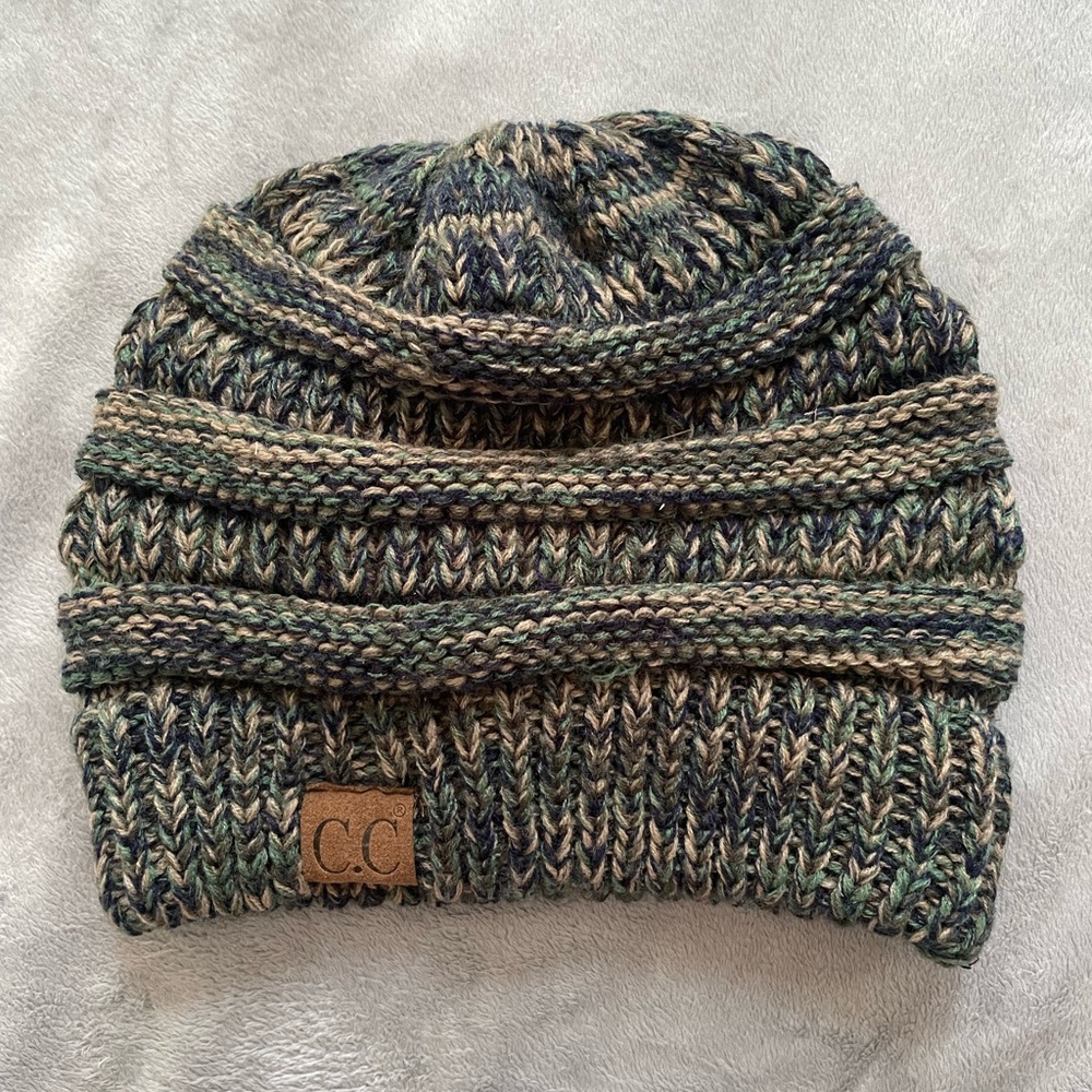 Women’s knit beanie for winter